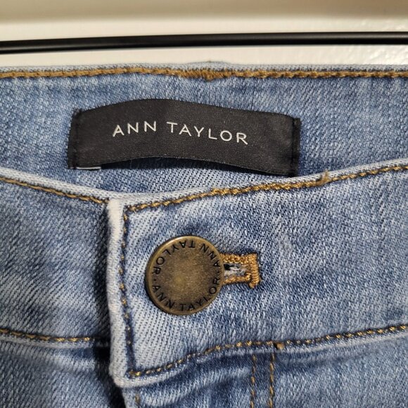 ANN TAYLOR Womens SZ 14 The Skinny Modern Fit Jeans Light Wash Raw Hem Ankle - Picture 7 of 13